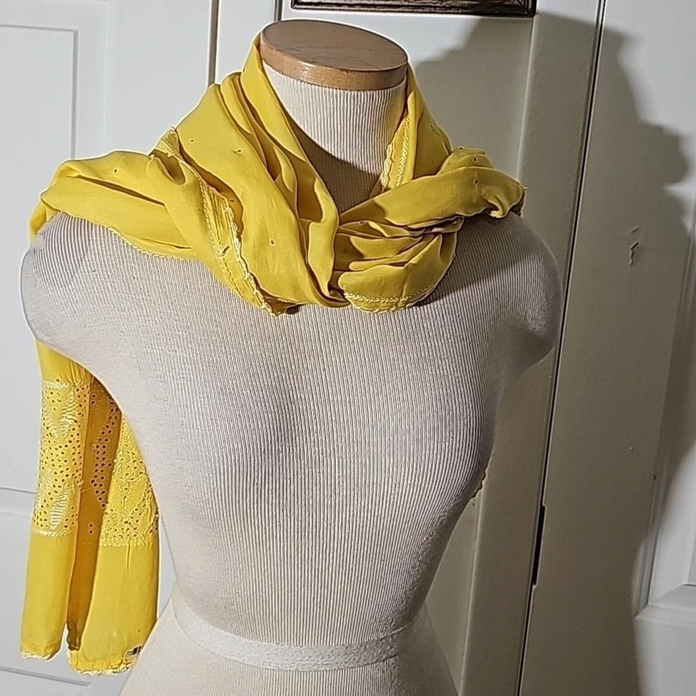 Fabindia, chikankari enbroidery.  Hand‎ blocked organic cotton/silk stole/scarf.